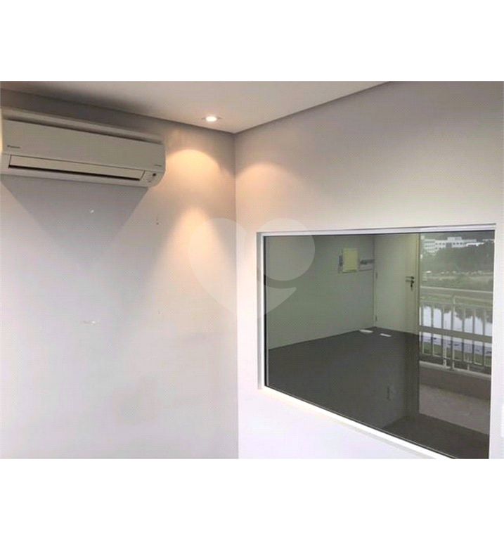 CONJUNTO COMERCIAL 65 METROS, 2 VAGAS DE GARAGEM, AR CONDICIONADO, PISO ELEVADO, REFORMADO E PRONTO 