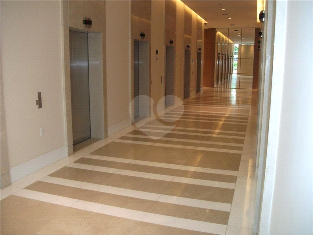 CONJUNTO COMERCIAL 65 METROS, 2 VAGAS DE GARAGEM, AR CONDICIONADO, PISO ELEVADO, REFORMADO E PRONTO 