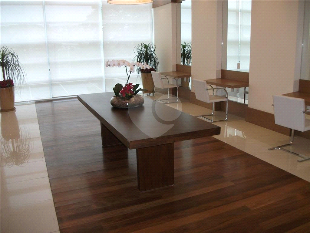 CONJUNTO COMERCIAL 65 METROS, 2 VAGAS DE GARAGEM, AR CONDICIONADO, PISO ELEVADO, REFORMADO E PRONTO 