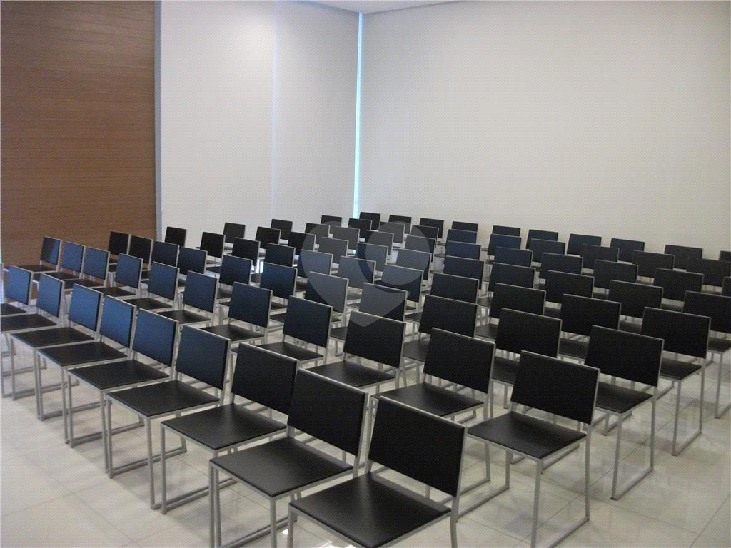 CONJUNTO COMERCIAL 65 METROS, 2 VAGAS DE GARAGEM, AR CONDICIONADO, PISO ELEVADO, REFORMADO E PRONTO 