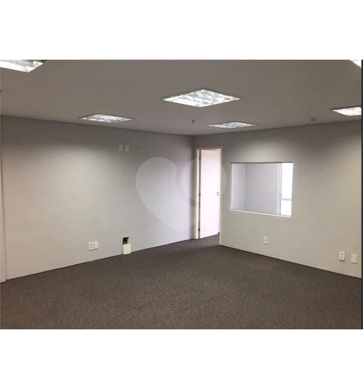 CONJUNTO COMERCIAL 65 METROS, 2 VAGAS DE GARAGEM, AR CONDICIONADO, PISO ELEVADO, REFORMADO E PRONTO 