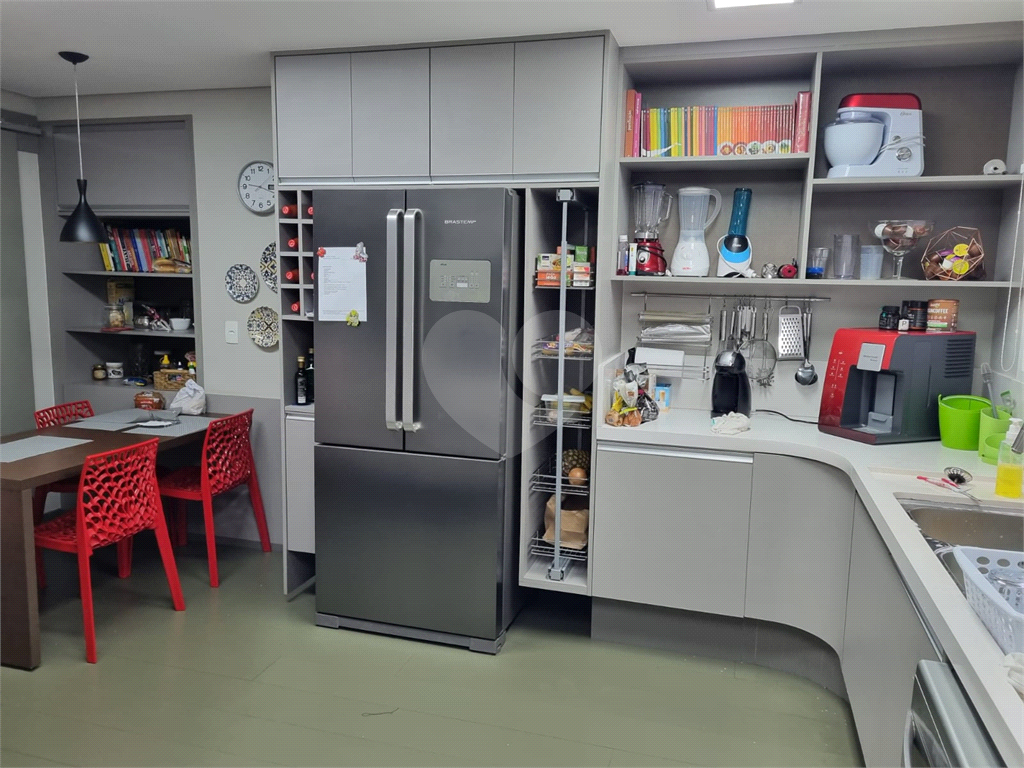 Apartamento  Morumbi - 3 suítes - 4 vagas - 238m² 