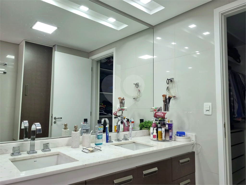 Apartamento  Morumbi - 3 suítes - 4 vagas - 238m² 