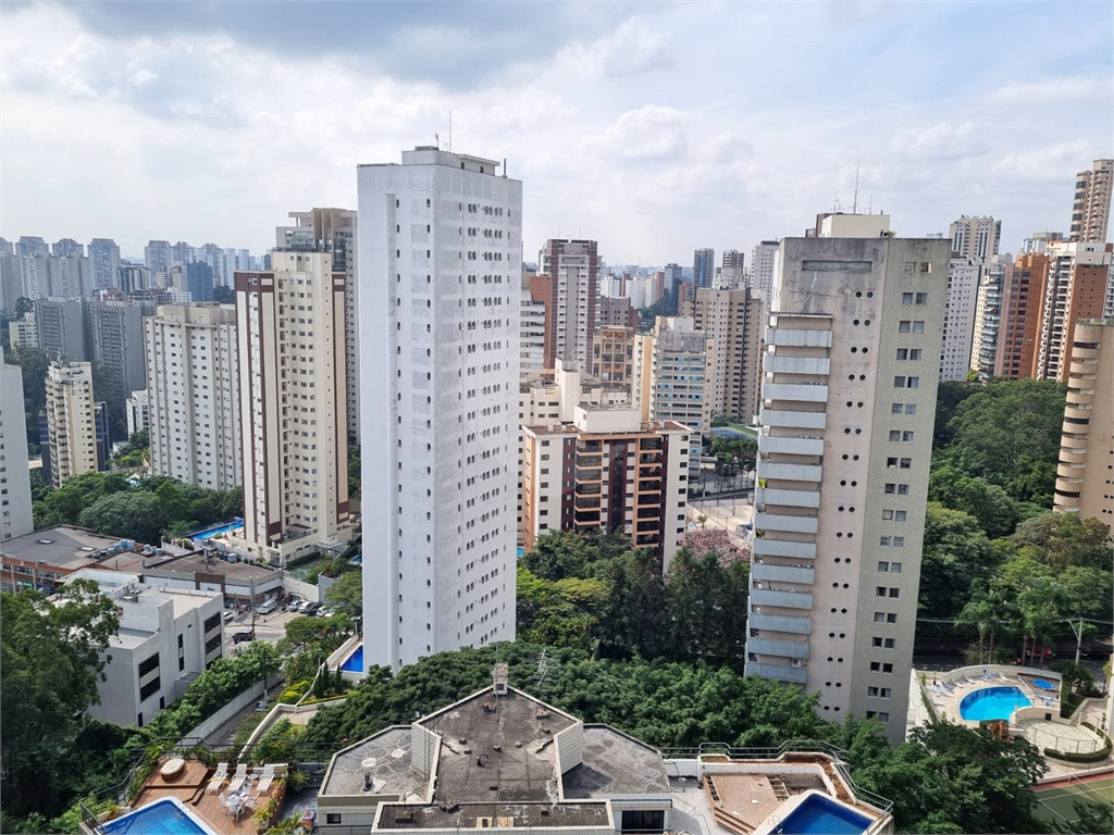 Apartamento  Morumbi - 3 suítes - 4 vagas - 238m² 