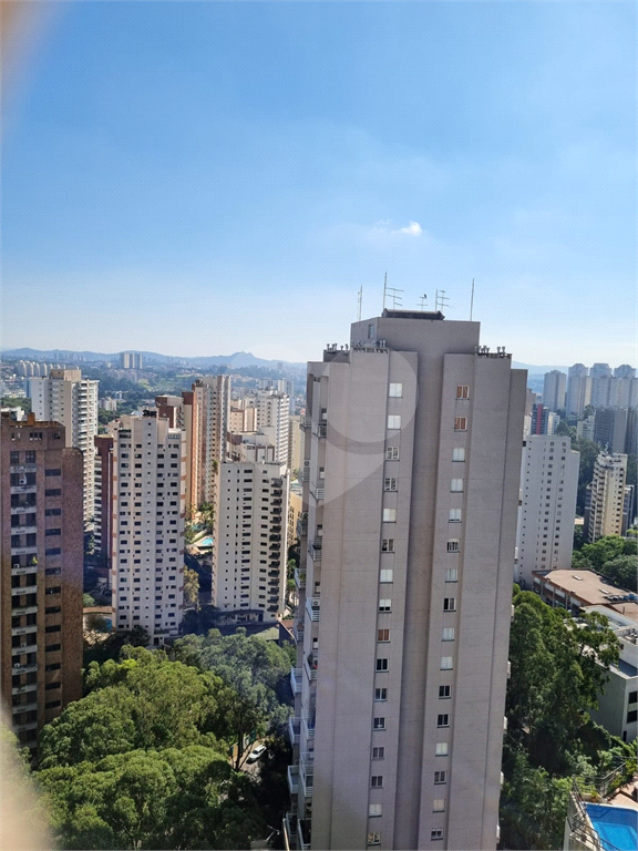 Apartamento  Morumbi - 3 suítes - 4 vagas - 238m² 