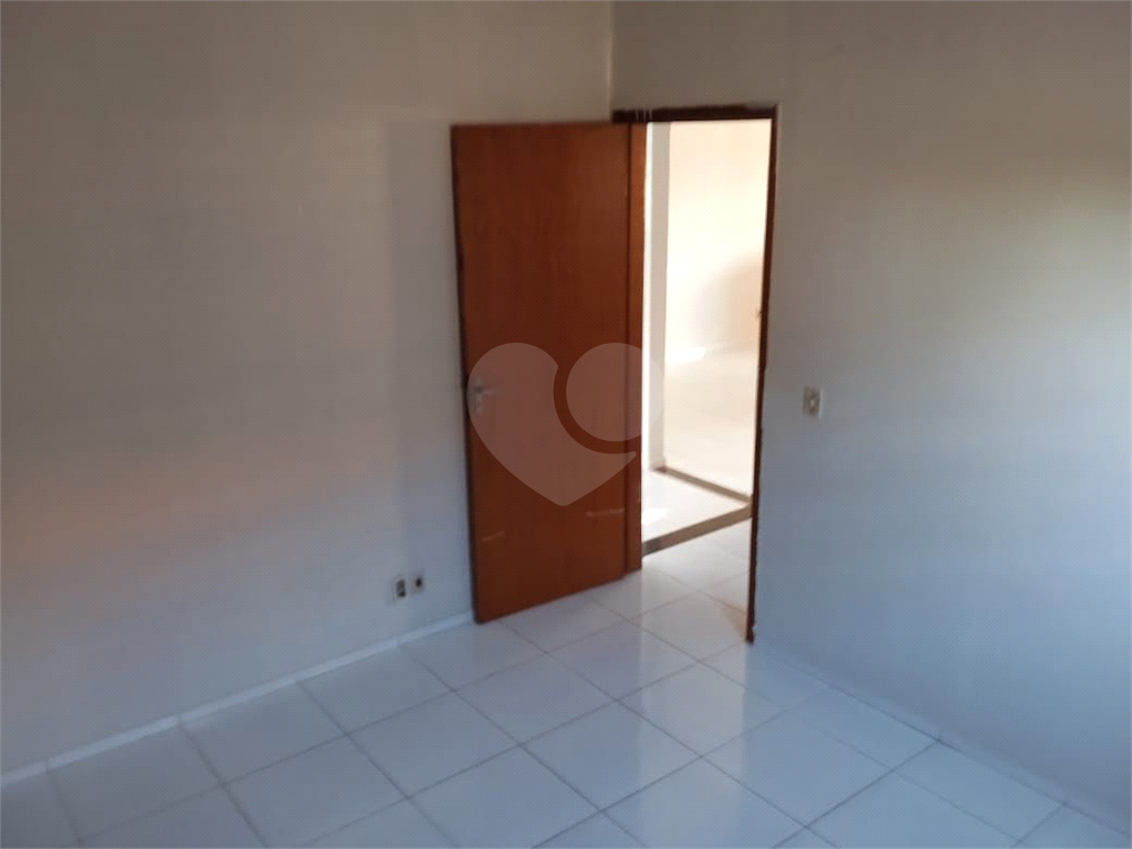 Casa à venda com 4 quartos, 200m² - Foto 12