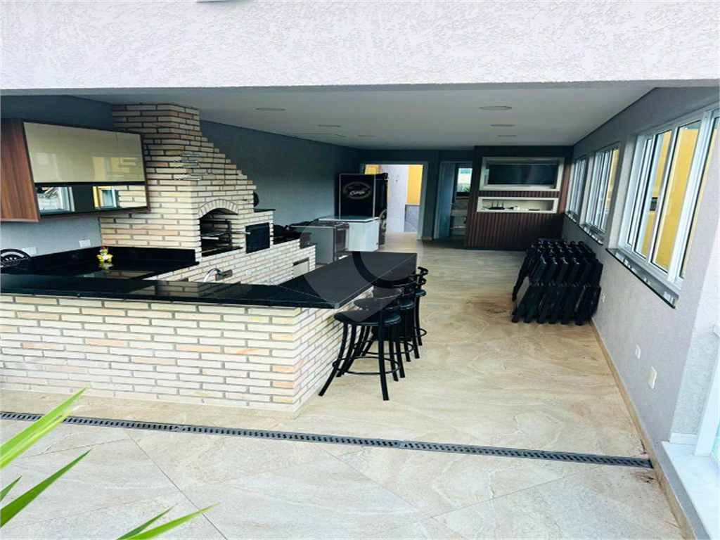 Vende uma Casa simplesmente deslumbrante em codomínio em Barueri 