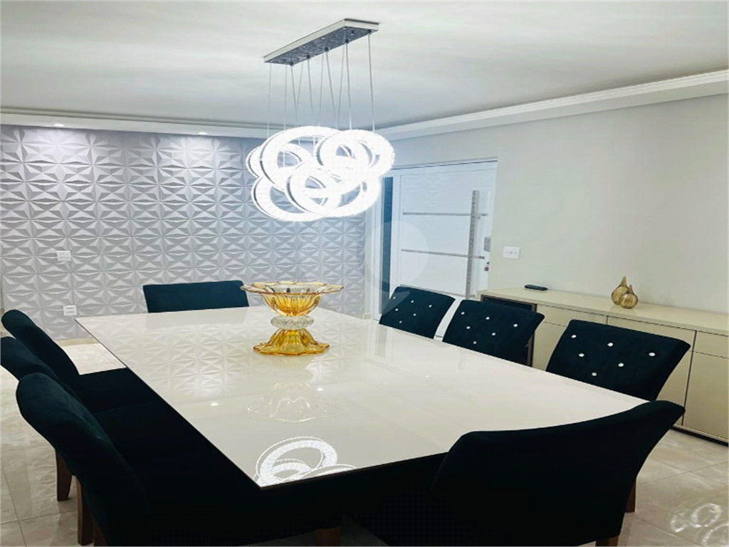 Vende uma Casa simplesmente deslumbrante em codomínio em Barueri 