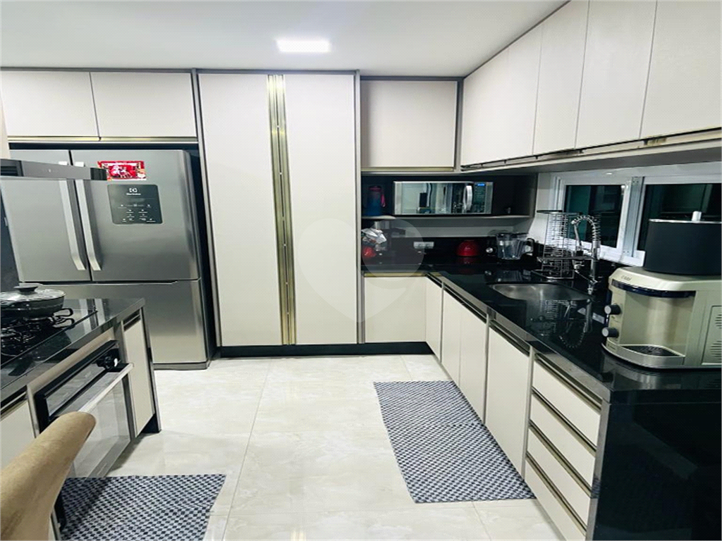 Vende uma Casa simplesmente deslumbrante em codomínio em Barueri 