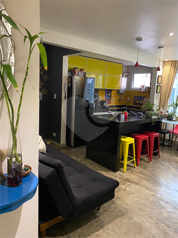 APARTAMENTO em CENTRO
