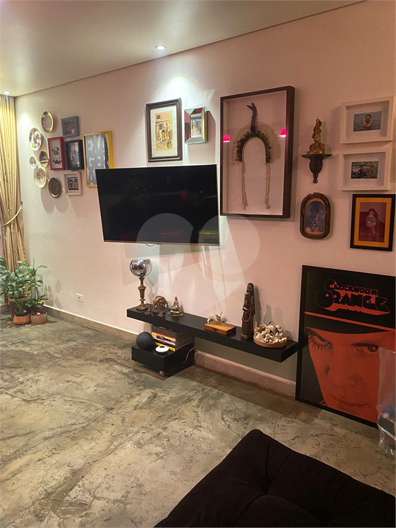 APARTAMENTO em CENTRO