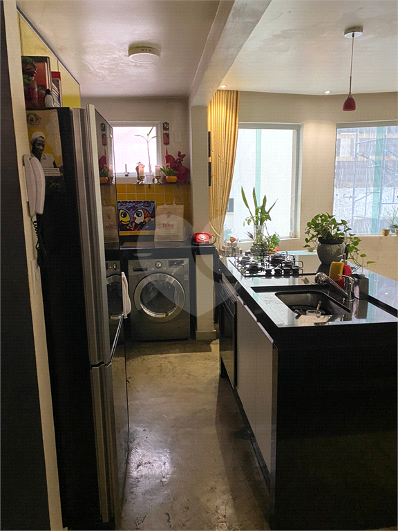 APARTAMENTO em CENTRO