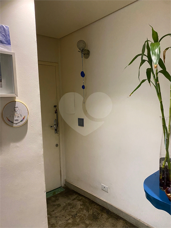 APARTAMENTO em CENTRO