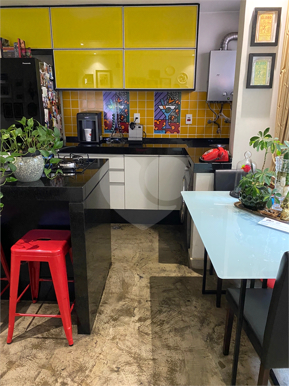 APARTAMENTO em CENTRO