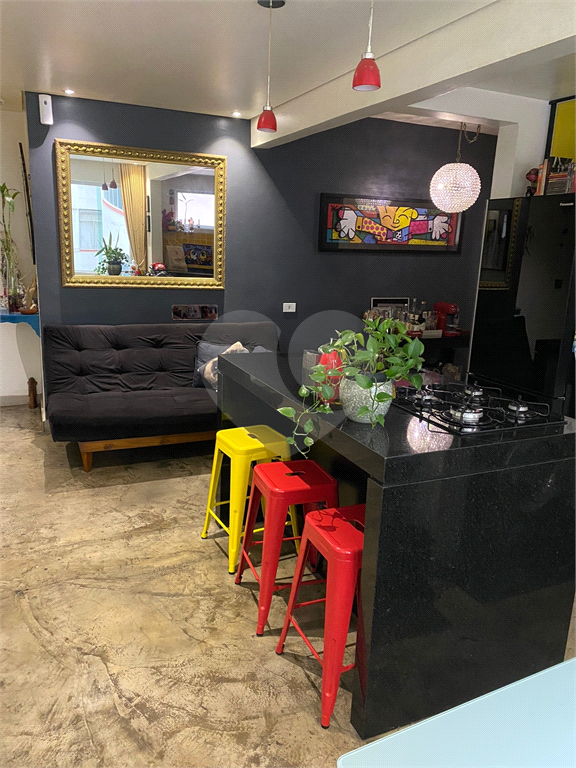 APARTAMENTO em CENTRO