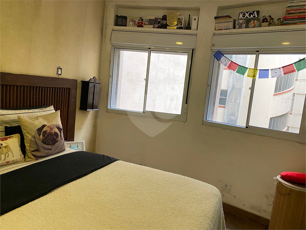 APARTAMENTO em CENTRO