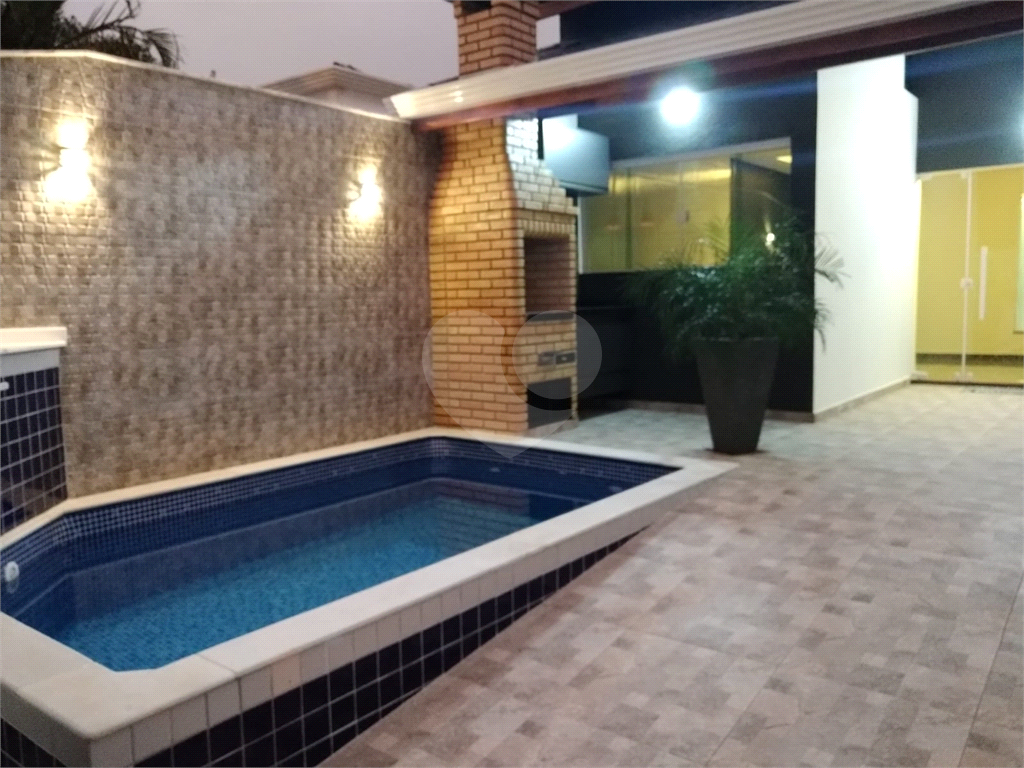 Casa - Peruíbe - 2 dormitórios - 1 suíte - 2 banheiros - 2 vagas - 1 sala - venda