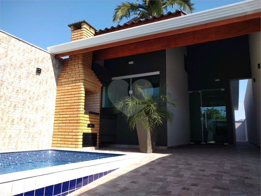 Casa - Peruíbe - 2 dormitórios - 1 suíte - 2 banheiros - 2 vagas - 1 sala - venda