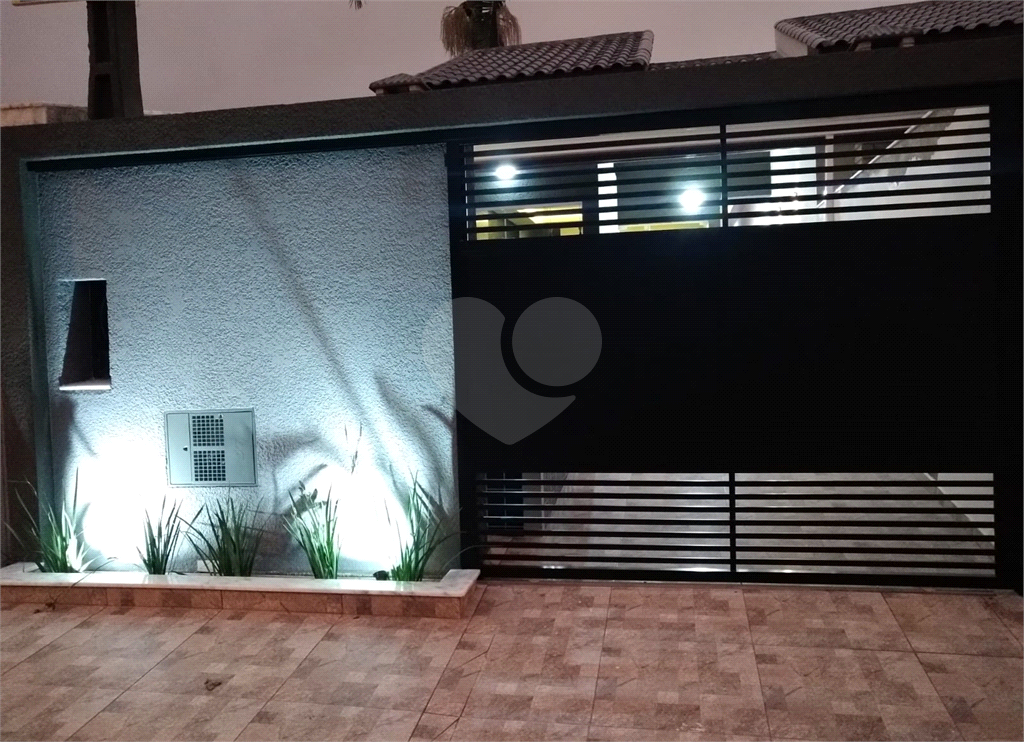Casa - Peruíbe - 2 dormitórios - 1 suíte - 2 banheiros - 2 vagas - 1 sala - venda