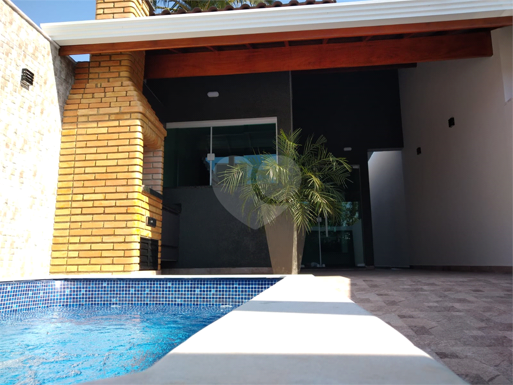 Casa - Peruíbe - 2 dormitórios - 1 suíte - 2 banheiros - 2 vagas - 1 sala - venda