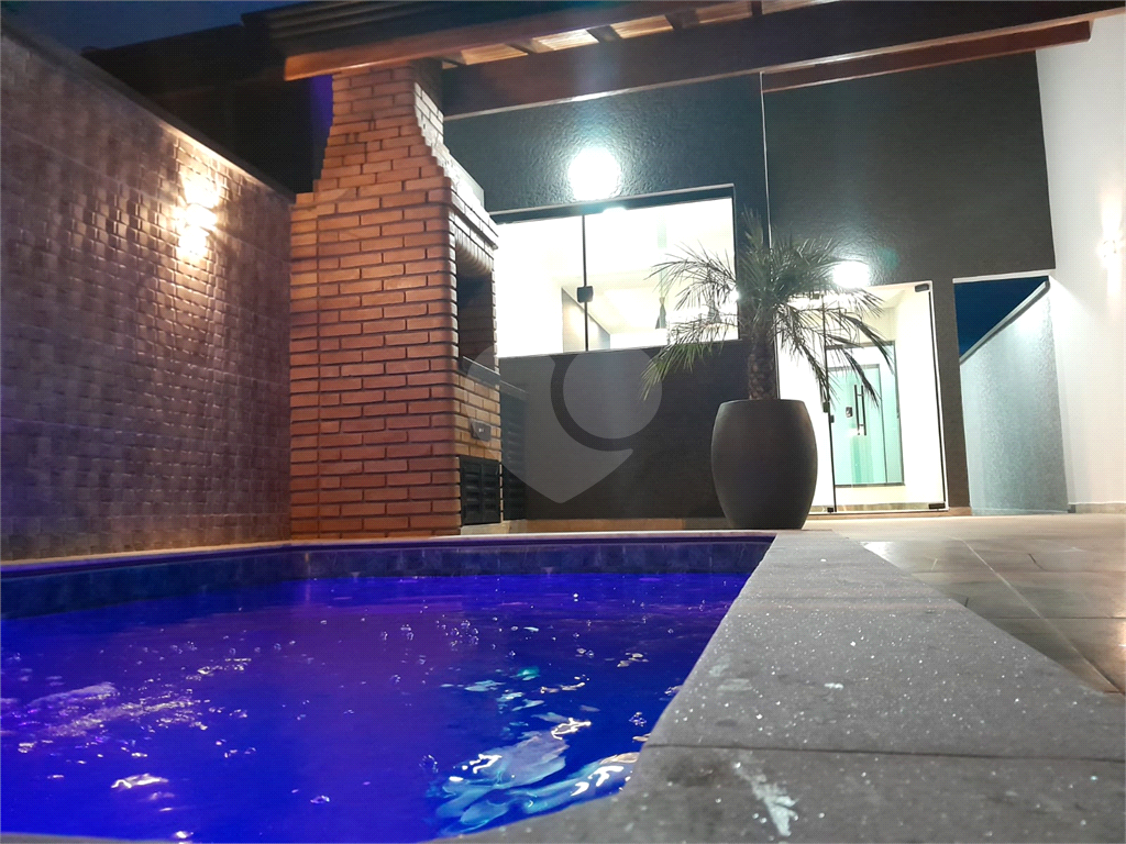 Casa - Peruíbe - 2 dormitórios - 1 suíte - 2 banheiros - 2 vagas - 1 sala - venda