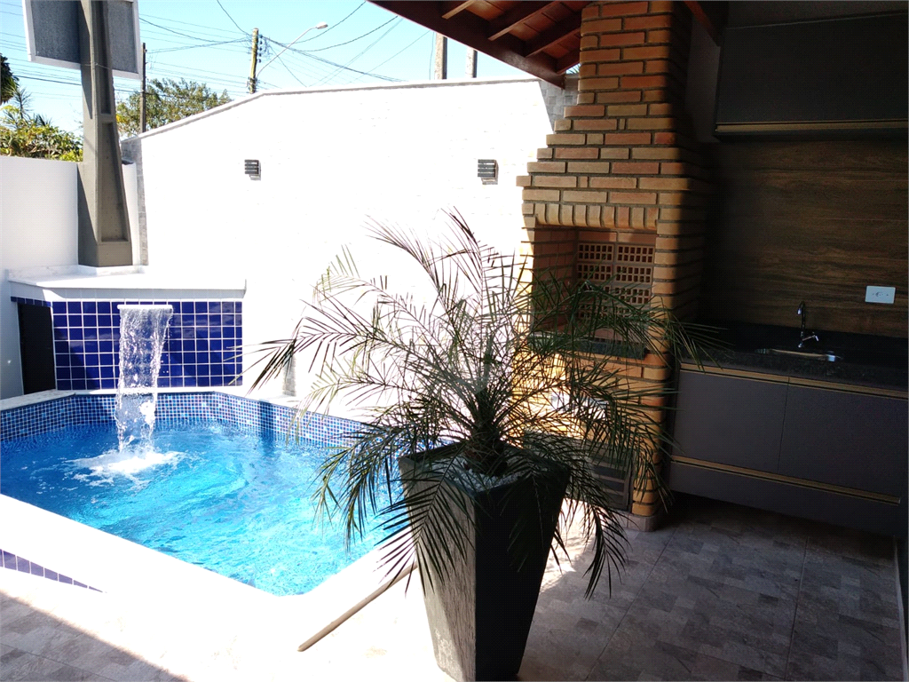 Casa - Peruíbe - 2 dormitórios - 1 suíte - 2 banheiros - 2 vagas - 1 sala - venda