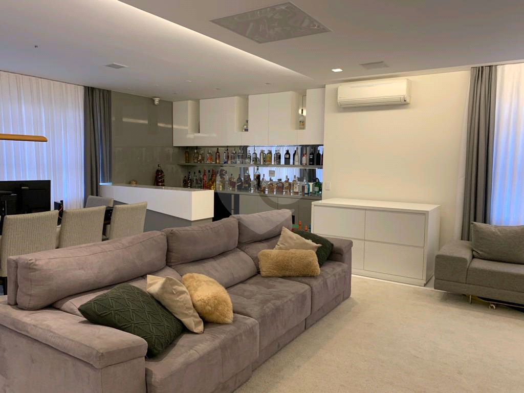 Apartamento à venda com 3 quartos, 275m² - Foto 2