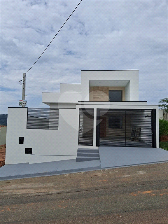 Casa à venda com 3 quartos, 150m² - Foto 1