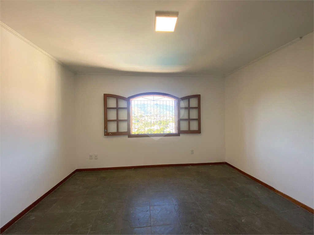 Casa à venda com 4 quartos, 360m² - Foto 18