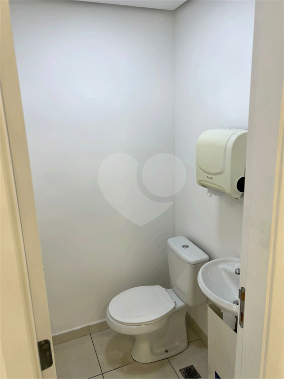 Sala comercial com 402m para locação e venda (Andar inteiro + 10 vagas)
