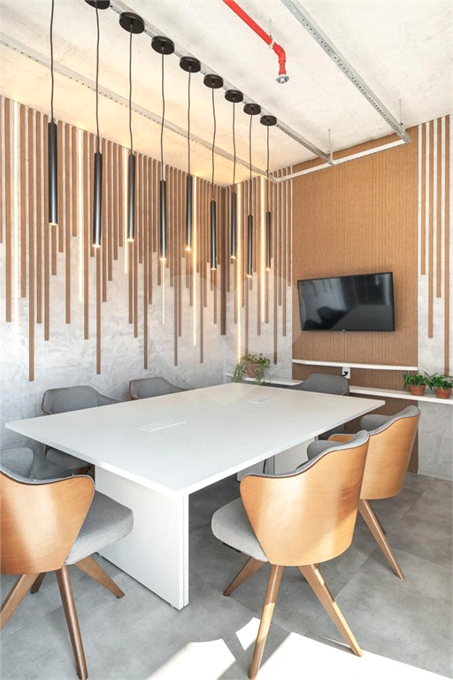Sala comercial com 402m para locação e venda (Andar inteiro + 10 vagas)