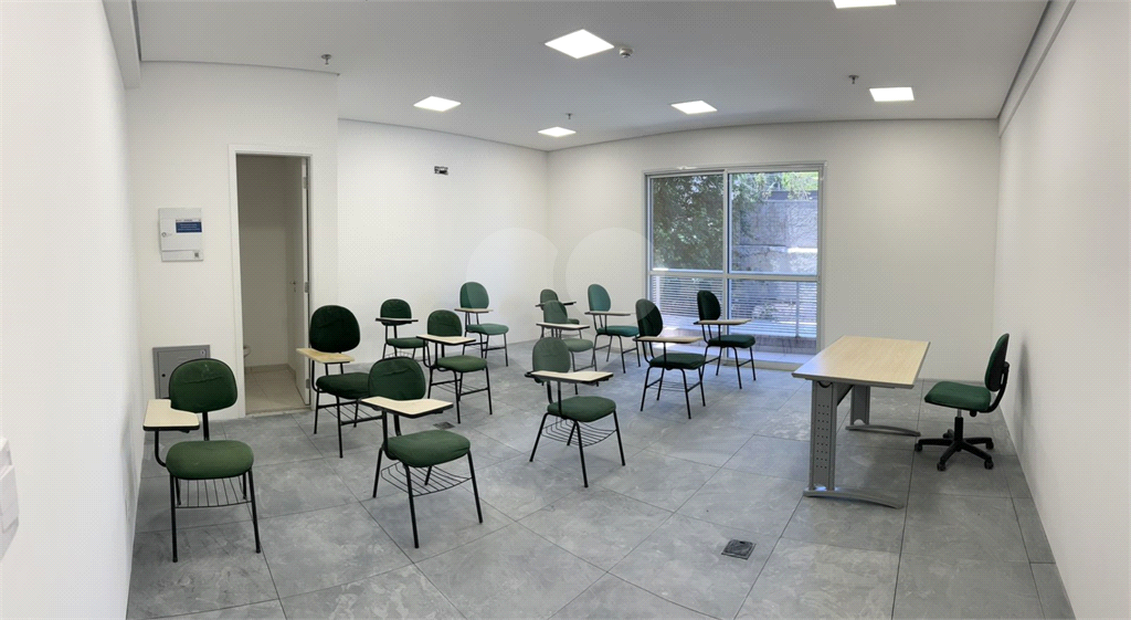 Sala comercial com 402m para locação e venda (Andar inteiro + 10 vagas)