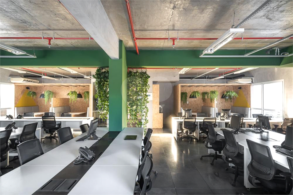 Sala comercial com 402m para locação e venda (Andar inteiro + 10 vagas)