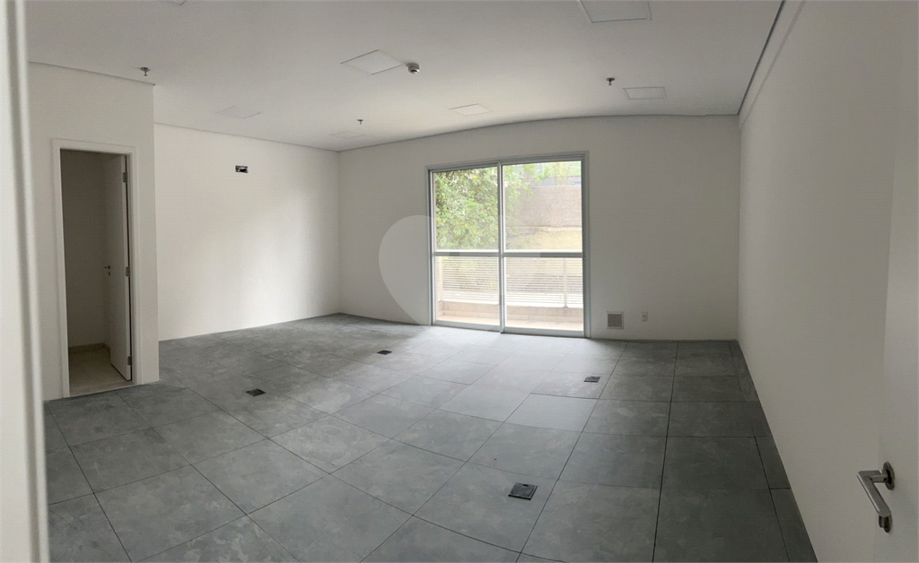 Sala comercial com 402m para locação e venda (Andar inteiro + 10 vagas)