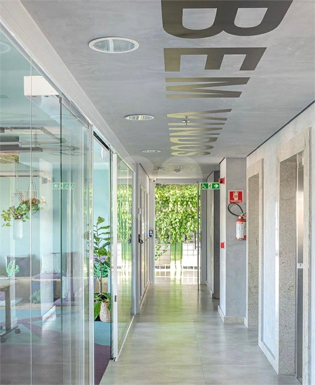 Sala comercial com 402m para locação e venda (Andar inteiro + 10 vagas)