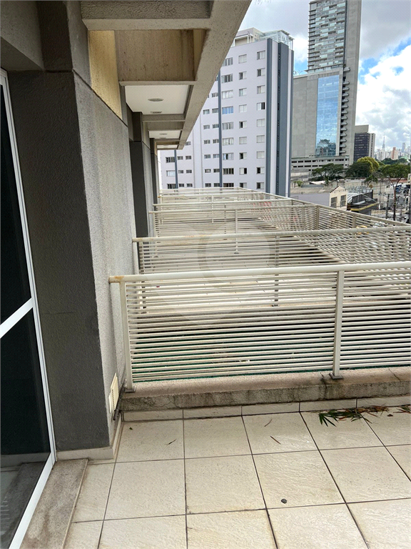 Sala comercial com 402m para locação e venda (Andar inteiro + 10 vagas)