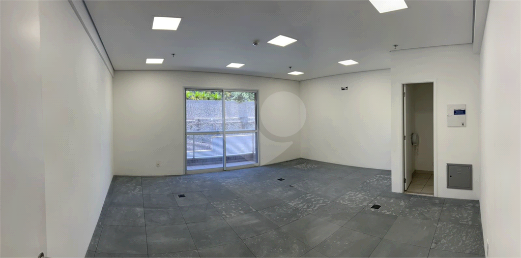 Sala comercial com 402m para locação e venda (Andar inteiro + 10 vagas)