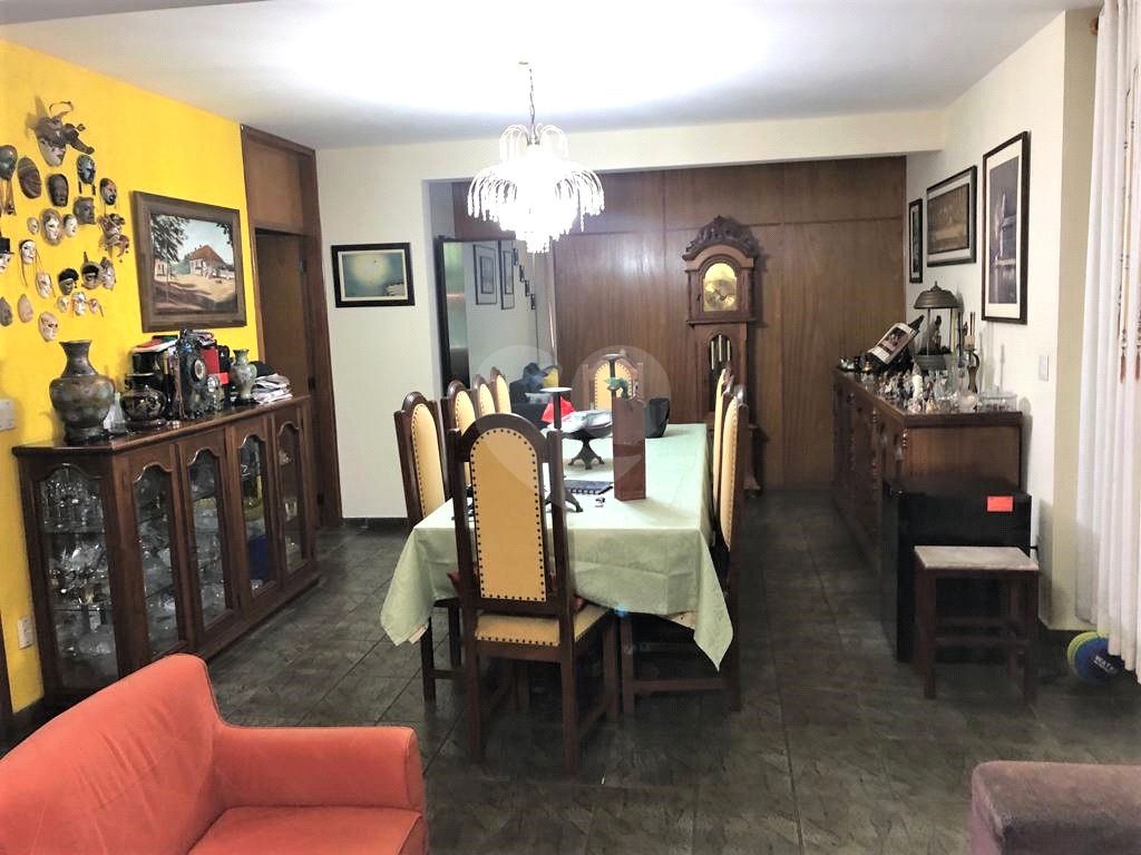 Casa à venda com 6 quartos, 1058m² - Foto 1