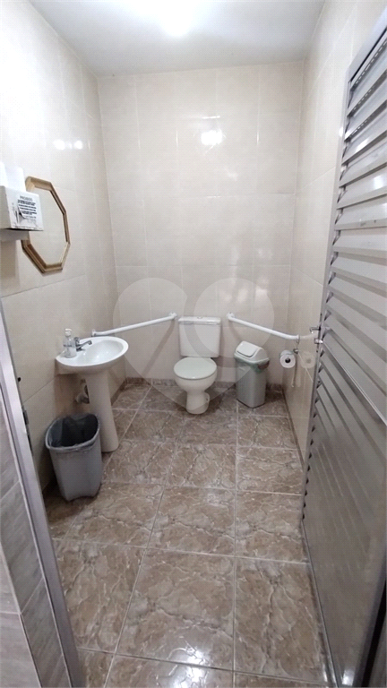 Sobrado comercial à venda.