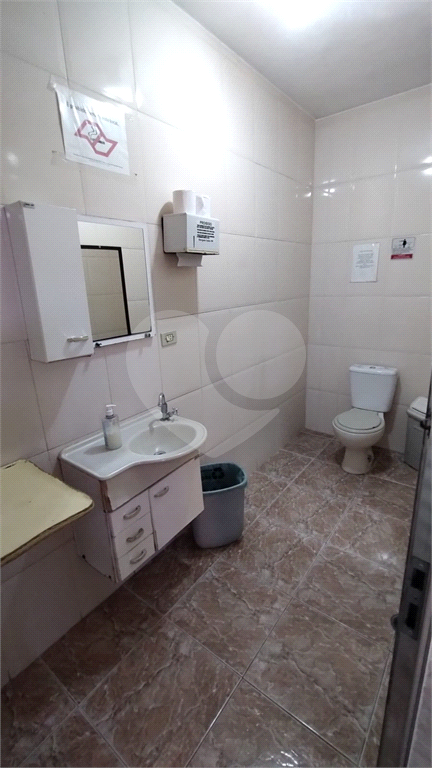 Sobrado comercial à venda.