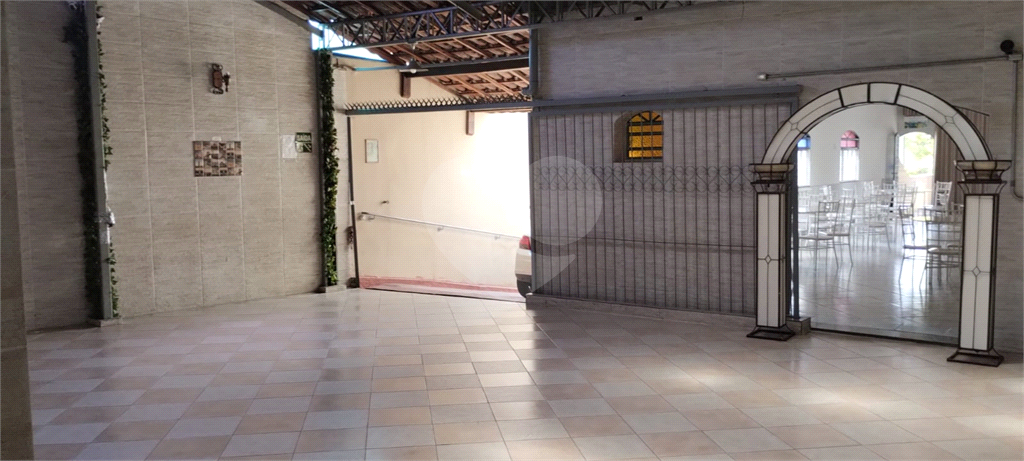 Sobrado comercial à venda.