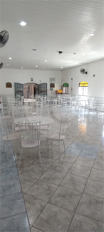 Sobrado comercial à venda.