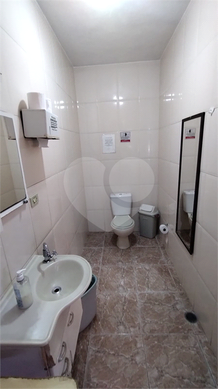 Sobrado comercial à venda.