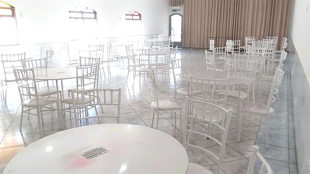 Sobrado comercial à venda.