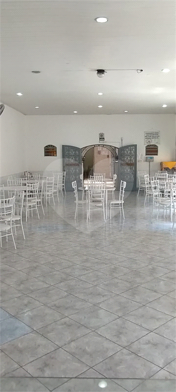 Sobrado comercial à venda.