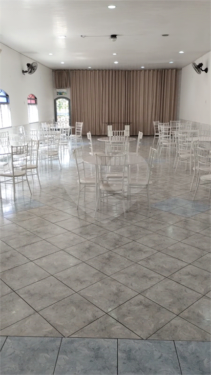 Sobrado comercial à venda.