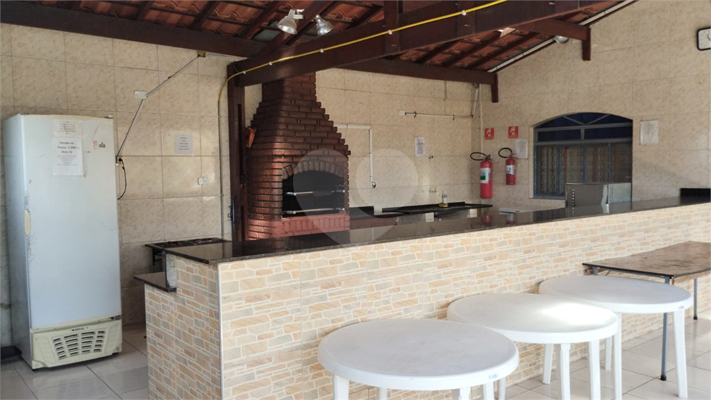 Sobrado comercial à venda.