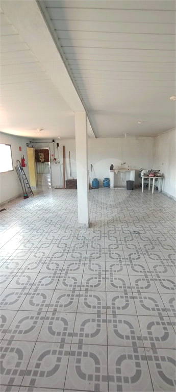 Sobrado comercial à venda.