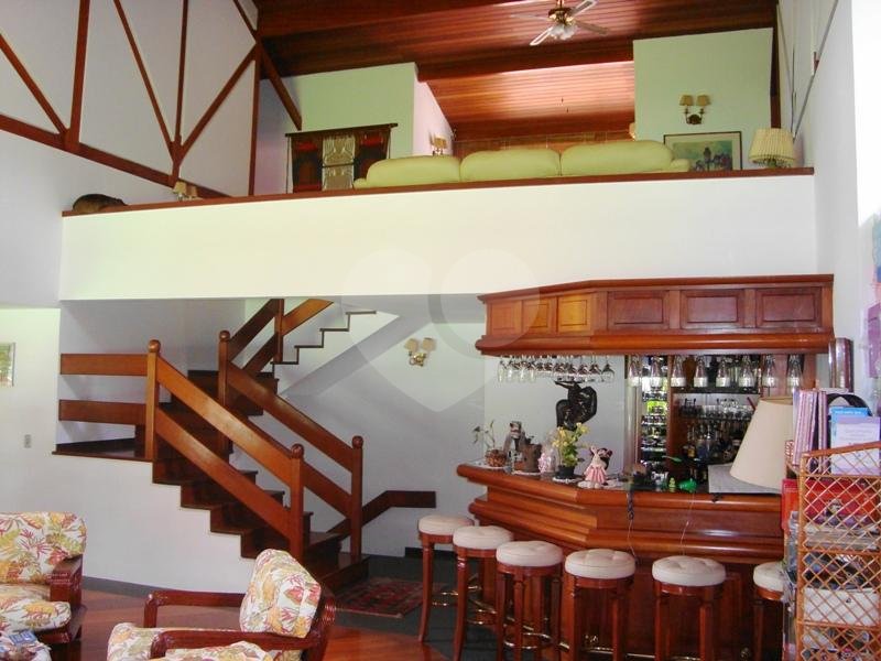 CASA DE ALTO PADRÃO NO TREMEMBÉ COM PISCINA E QUADRA, PRÓXIMO A NOVA CANTAREIRA.