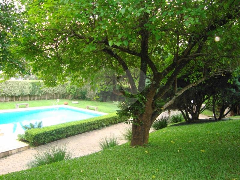 CASA DE ALTO PADRÃO NO TREMEMBÉ COM PISCINA E QUADRA, PRÓXIMO A NOVA CANTAREIRA.